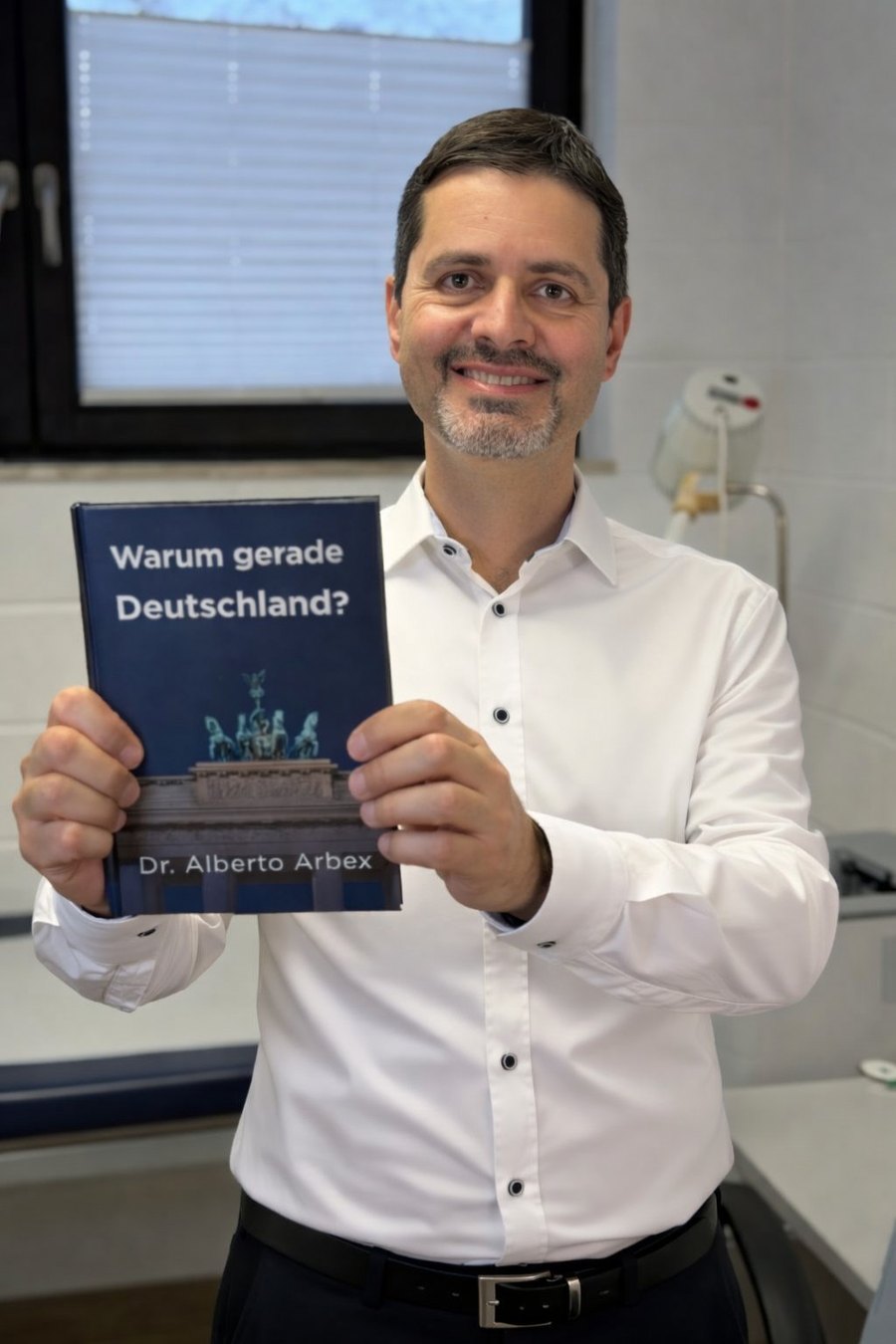 Dr. Alberto Arbex with his book
